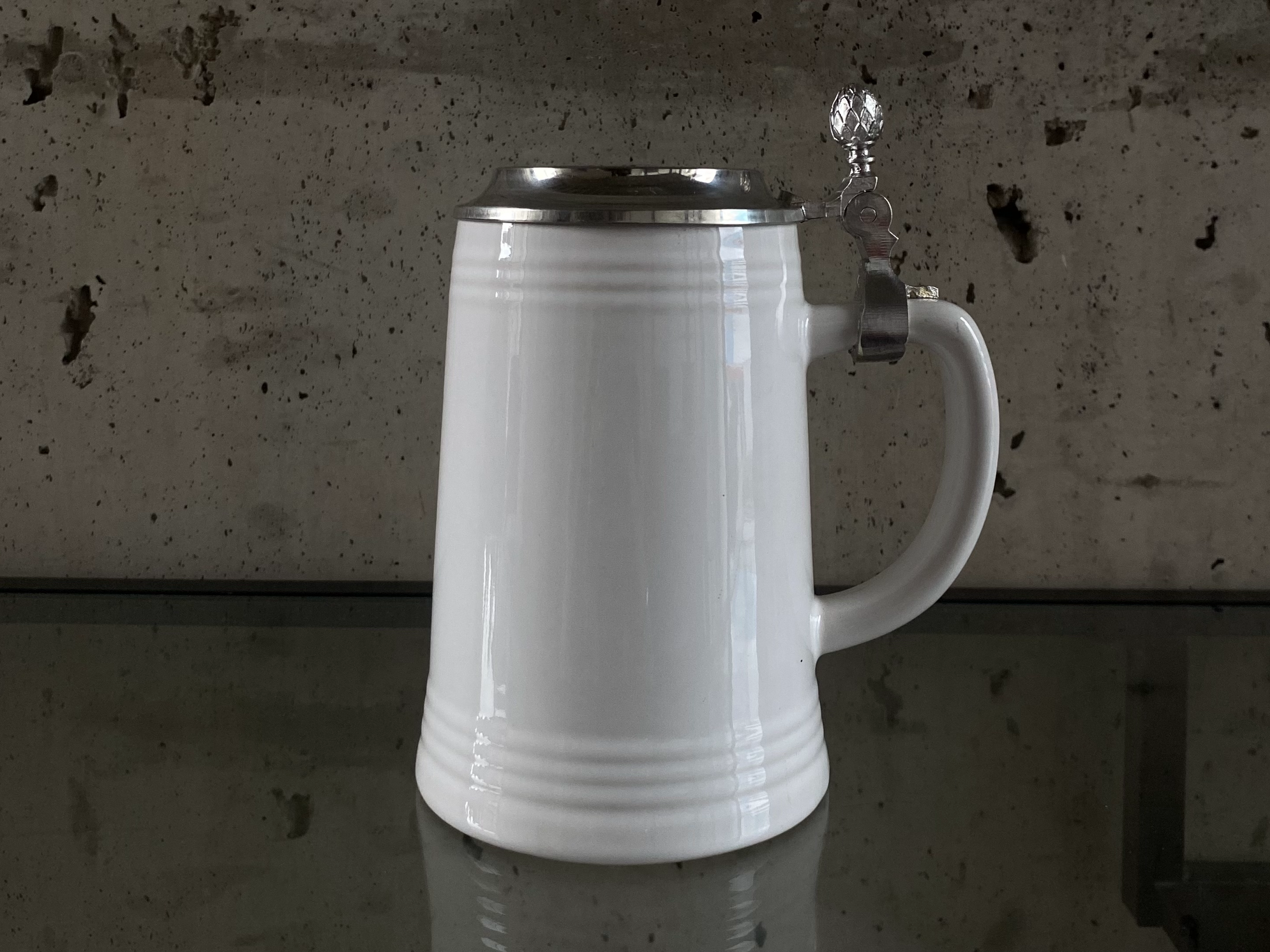 Keramický pivní krýgl s cínovým víkem – Objem 500 ml